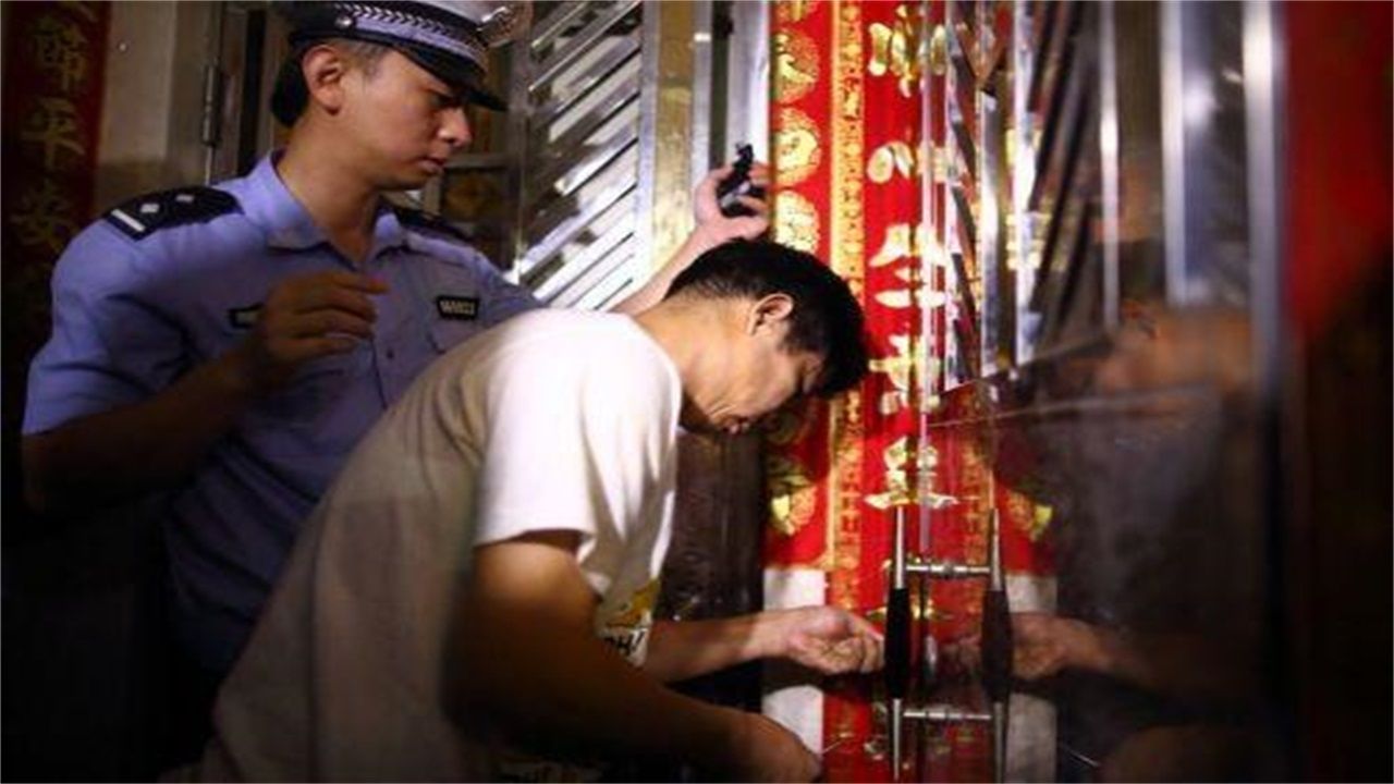 普坪镇请开锁师傅开了锁后，师傅